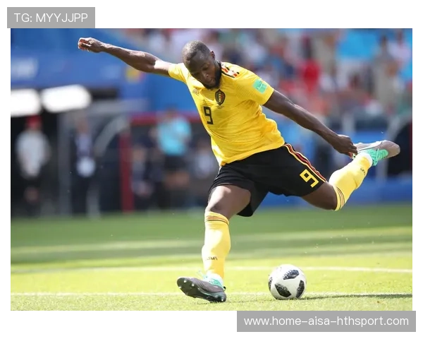 卢卡库轻微变向后抽射，比利时力量型终结亮眼